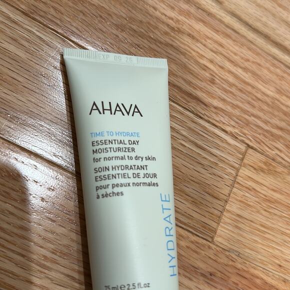 AHAVA time to hydrate essential day moisturizer for normal to dry skin 2… - Picture 2 of 4